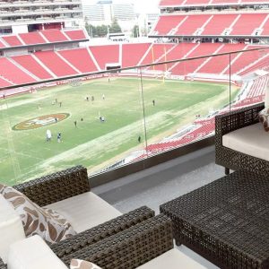 全球智慧体育馆典范：揭秘美国里维斯智能球场