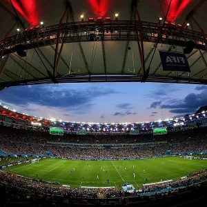 足球场馆经济学：城市为大赛量身打造体育场，值吗？