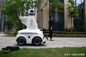 多款智能机器人齐亮相 现代智慧园区初具雏形